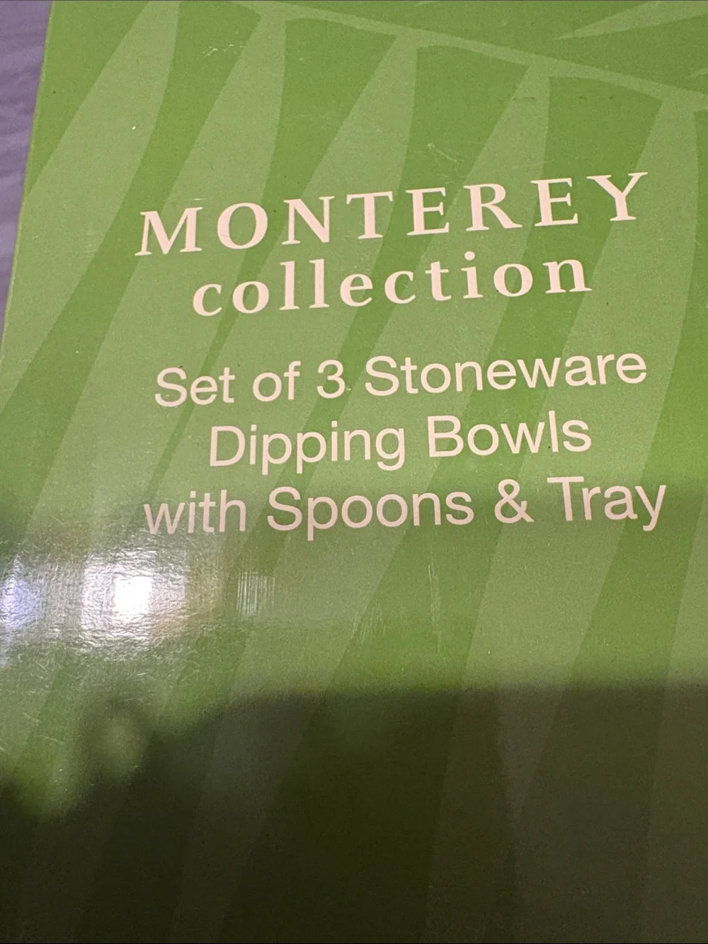 Green Stoneware Leaf Serveware Set with Tray